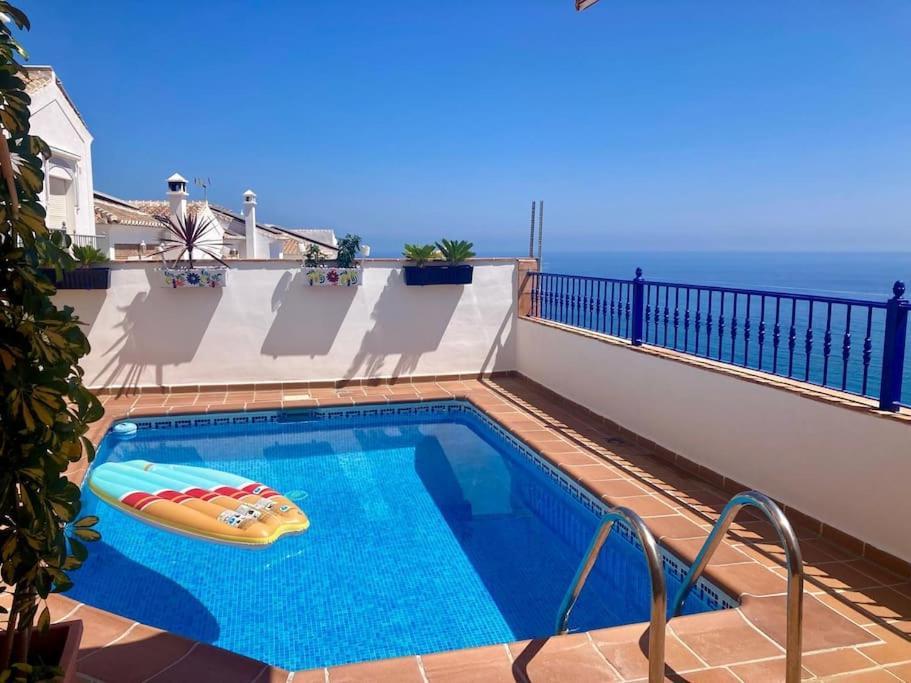In With Private Pool And Sea View Villa Nerja